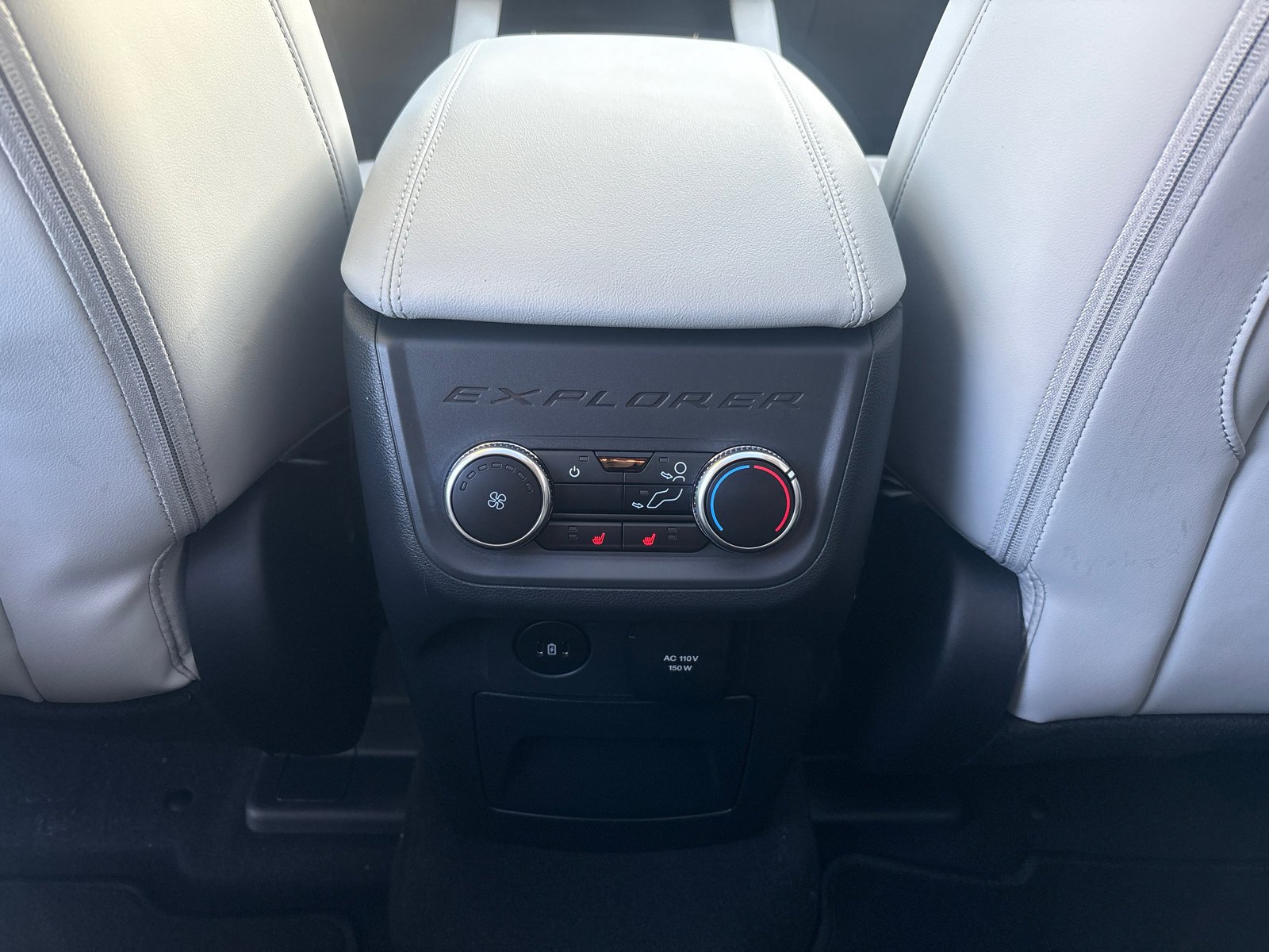 2026 Ford Explorer Platinum - Photo 29