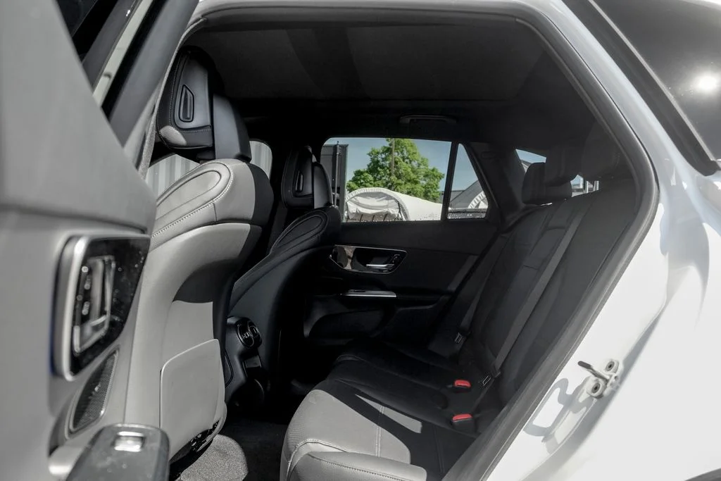 New 2026 Polar White Mercedes-Benz GLC 300 image 15