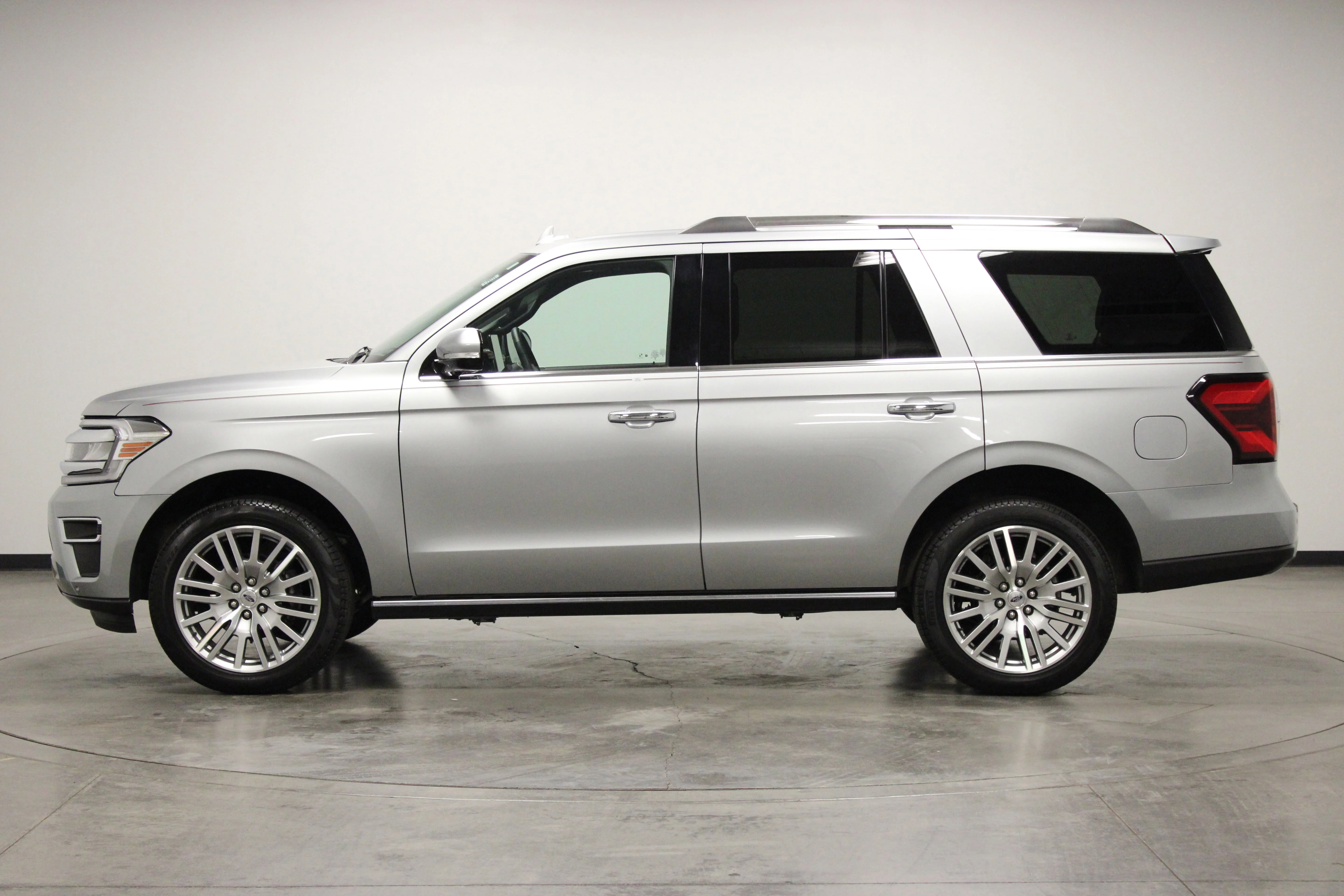 Used 2024 Silver Metallic Ford Limited image 5