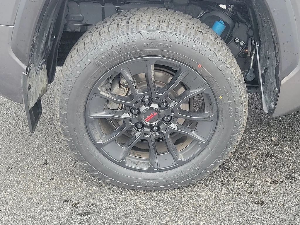 2024 Toyota Tundra 4WD Limited, photo 5 of 12
