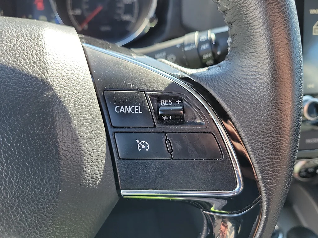 Used 2025 Mercury Gray Metallic Mitsubishi SE image 22