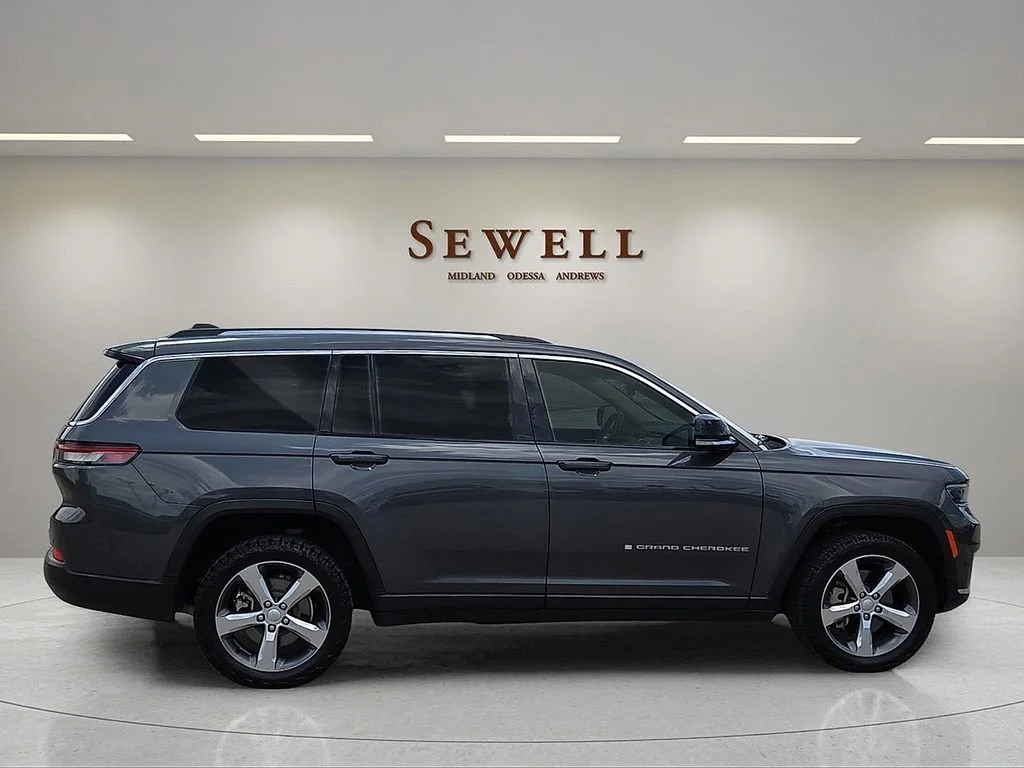Used 2021  Jeep Limited image 5