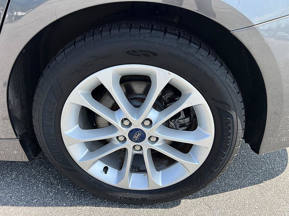 Used 2019 Magnetic Ford SE image 10