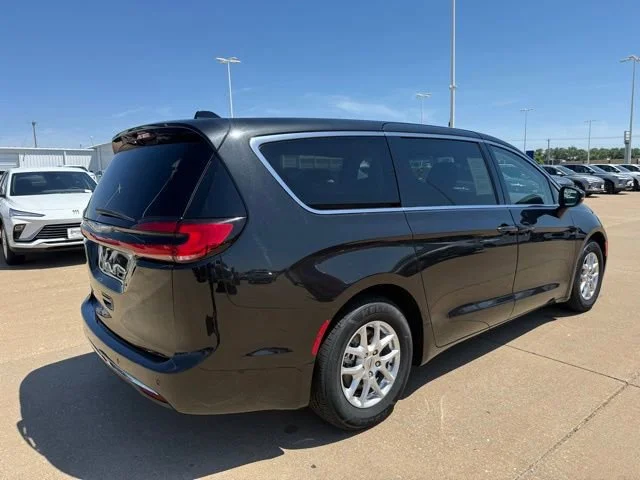 Used 2023 Black Chrysler Touring L image 3