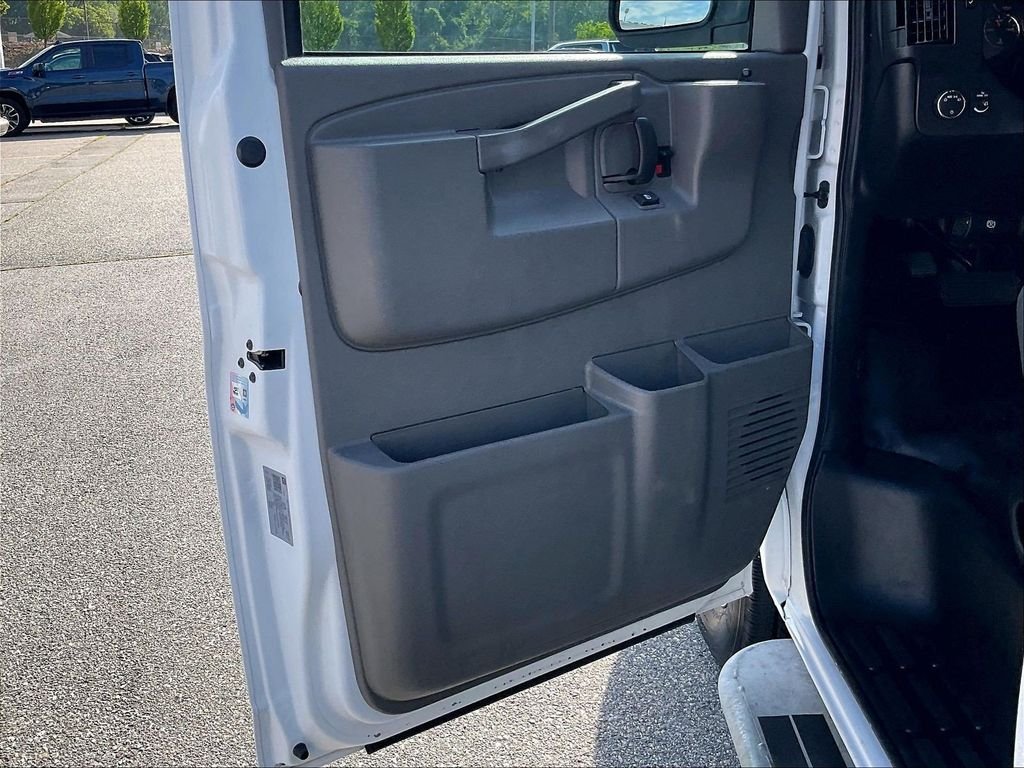 Used 2025 White GMC Work Van image 9