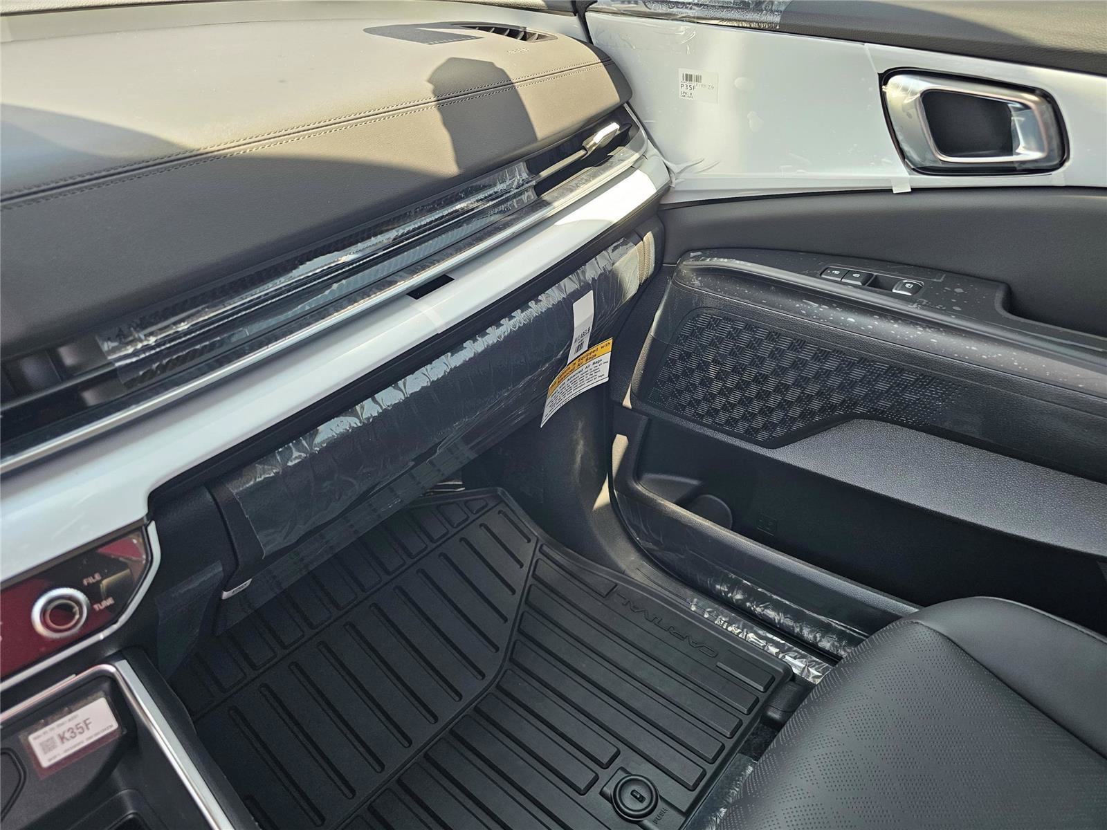 New 2026 Ivory Silver Kia SX image 27