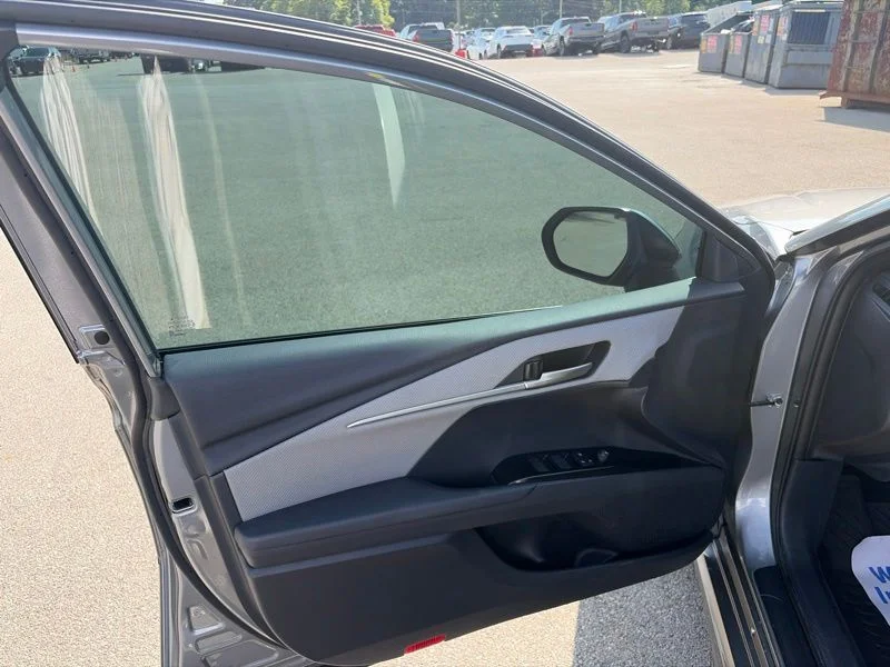 Used 2025  Toyota SE image 18