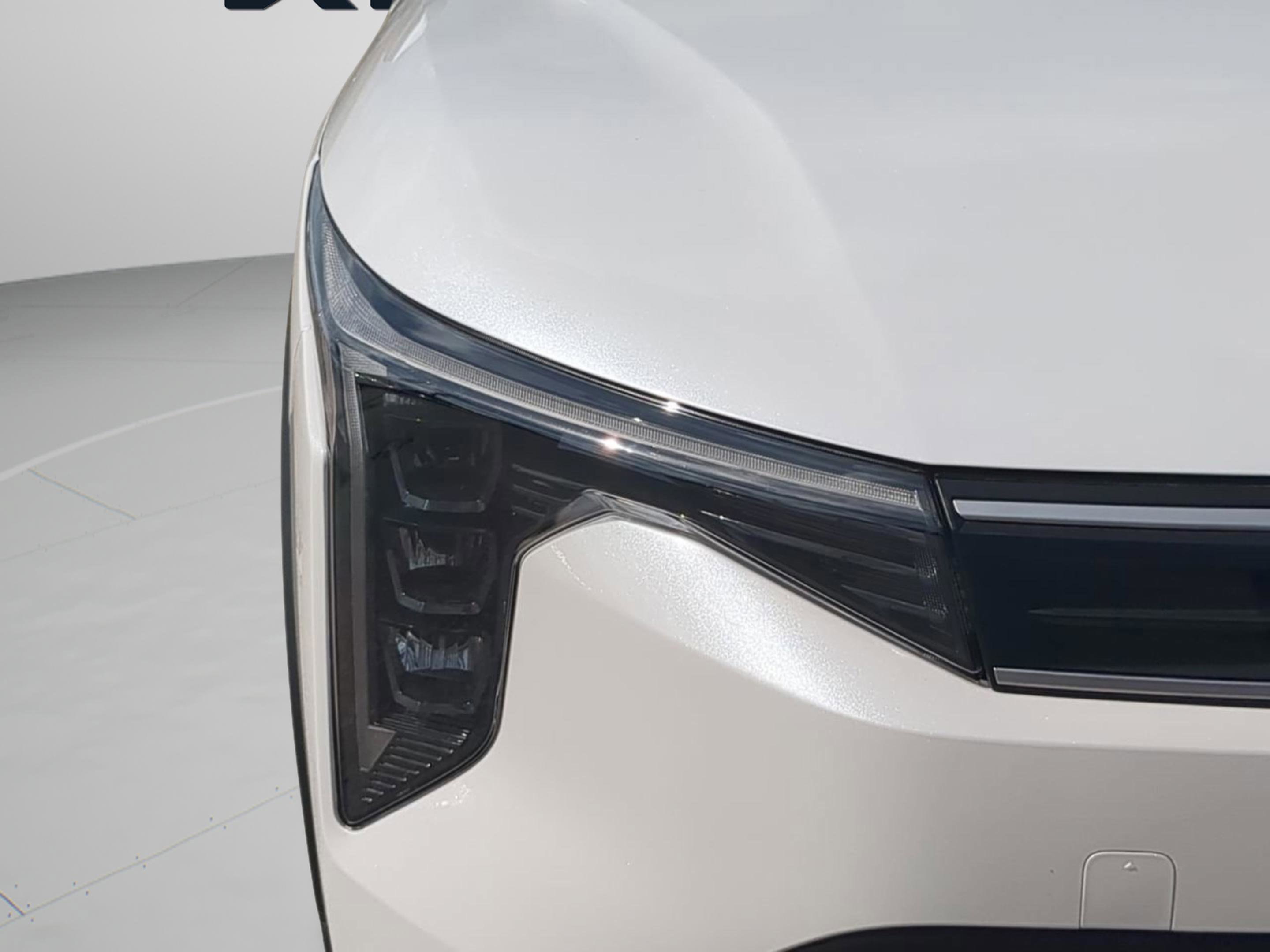New 2026 Snow White Pearl Kia LX image 9