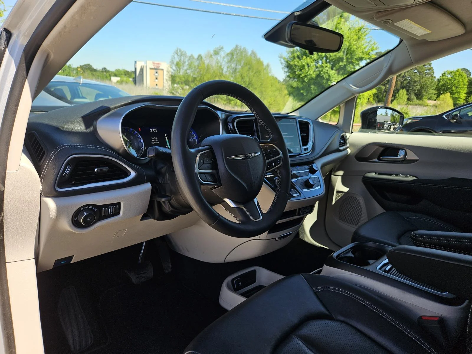 2024 Chrysler Pacifica Touring L - Photo 12