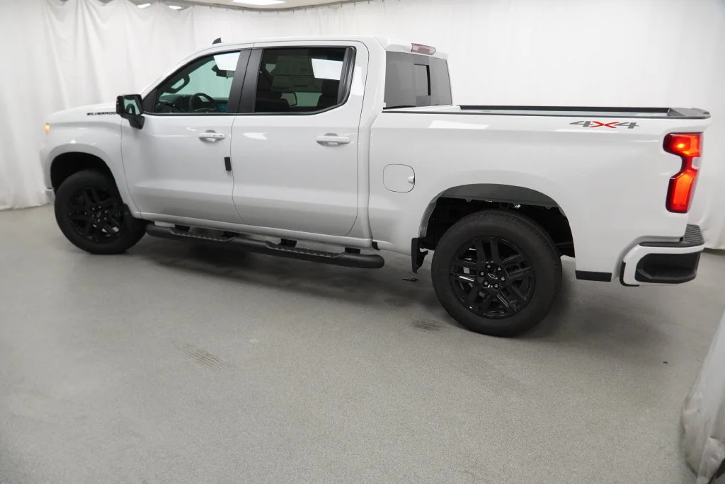 New 2026 Summit White Chevrolet RST image 6