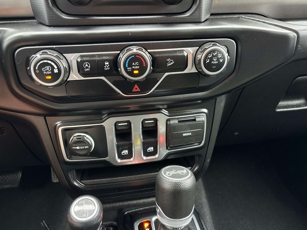 Used 2020 Gray Jeep Sport S image 22