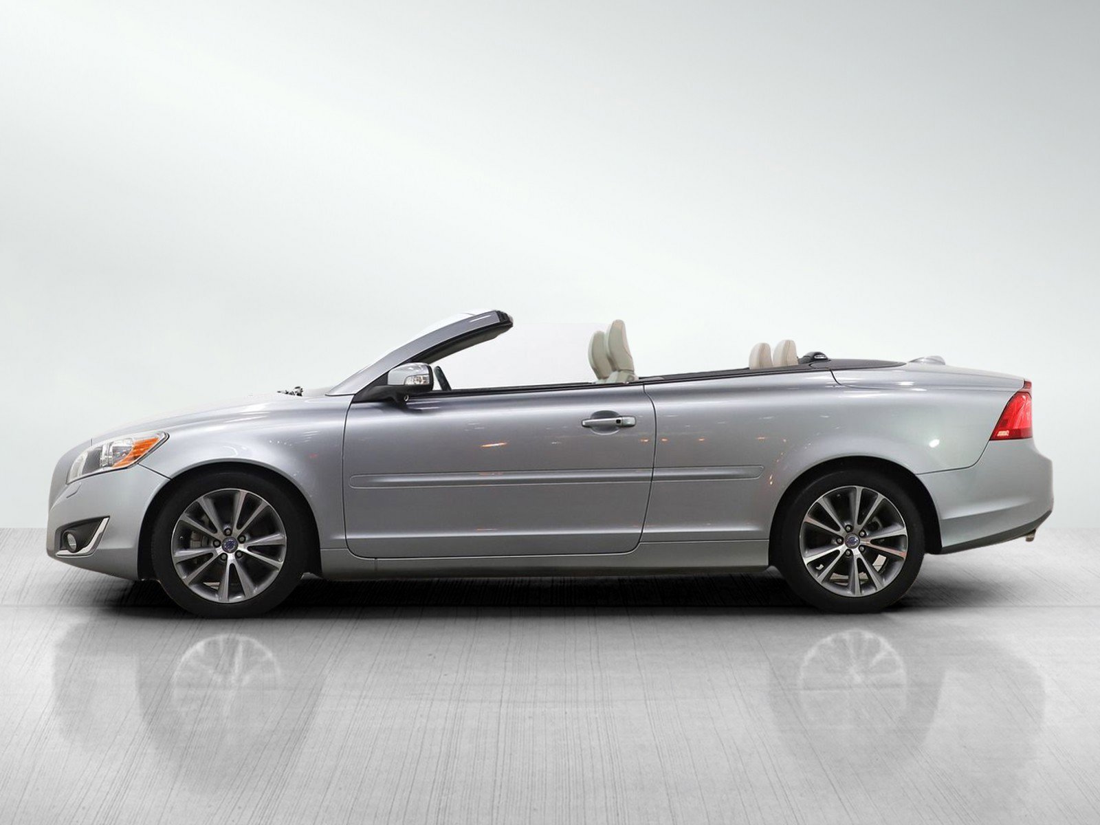 Used 2013 Volvo C70 T5 with VIN YV1672MC9DJ140791 for sale in Hopkins, Minnesota