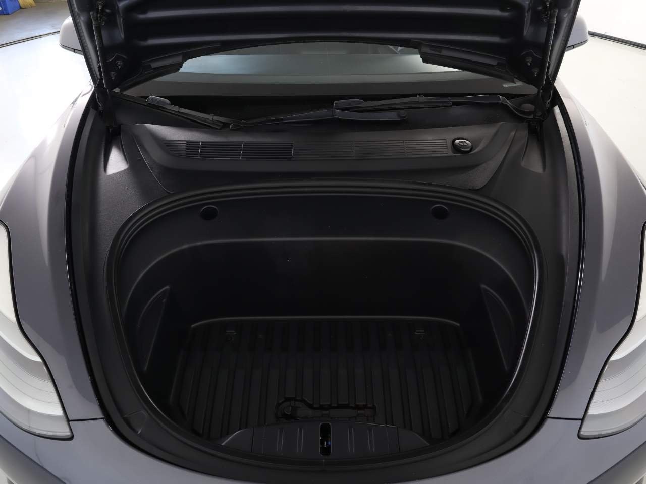 Used 2022 Blue Tesla Performance image 18