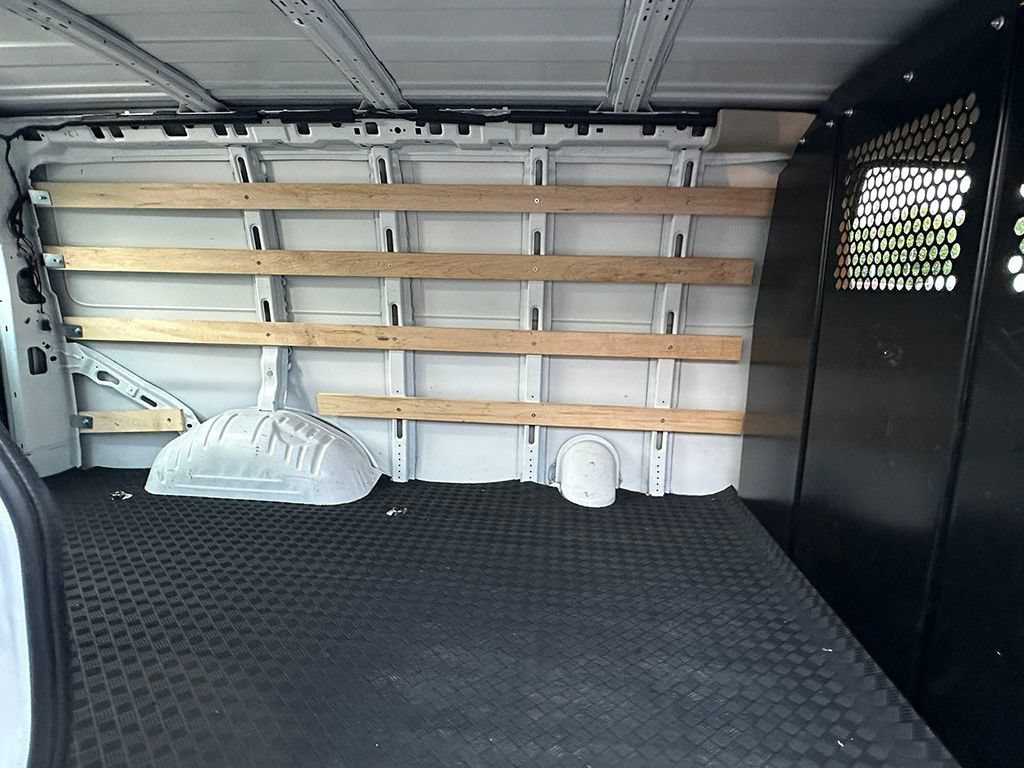 Used 2025 Summit White GMC Work Van image 14