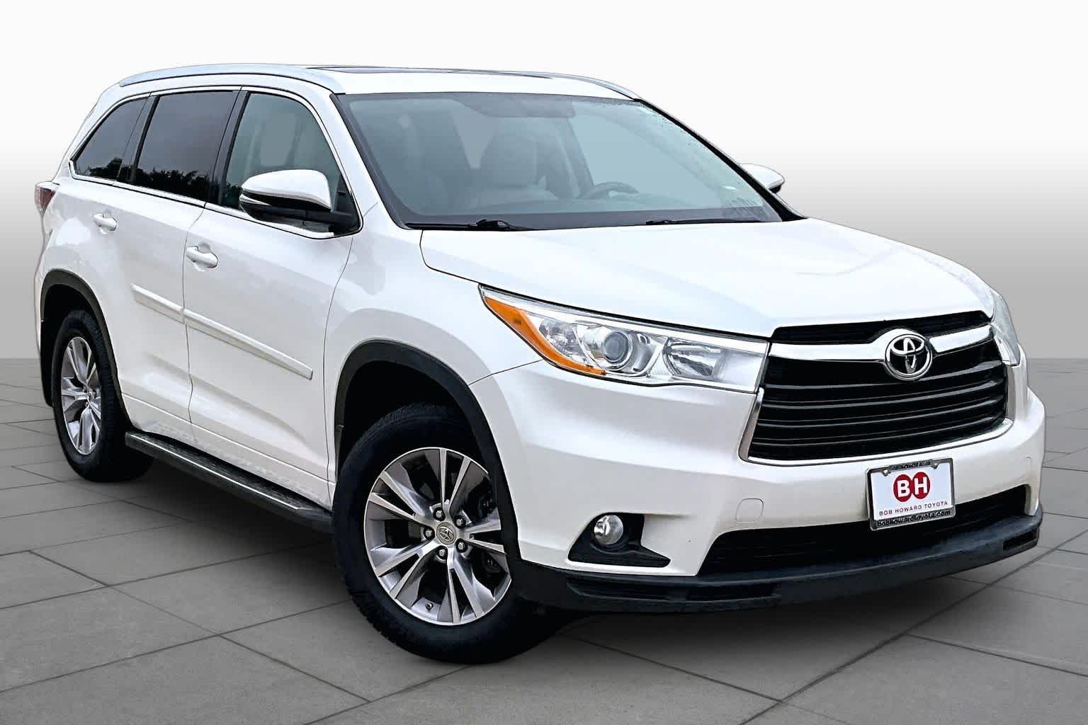 Used 2014 Blizzard Pearl Toyota XLE image 3
