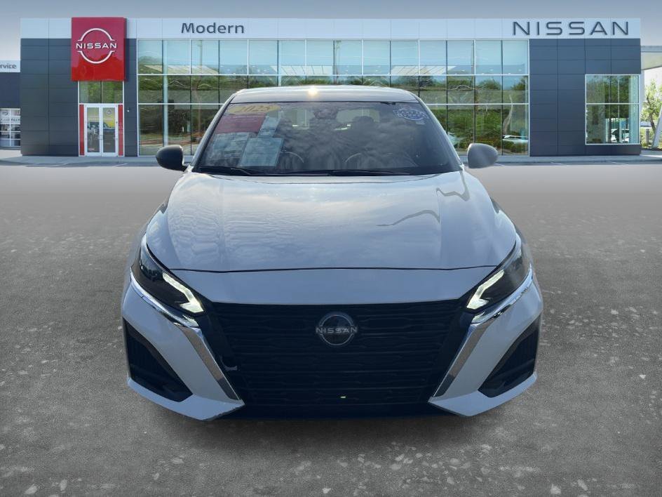Used 2025 Glacier White Nissan SV image 2