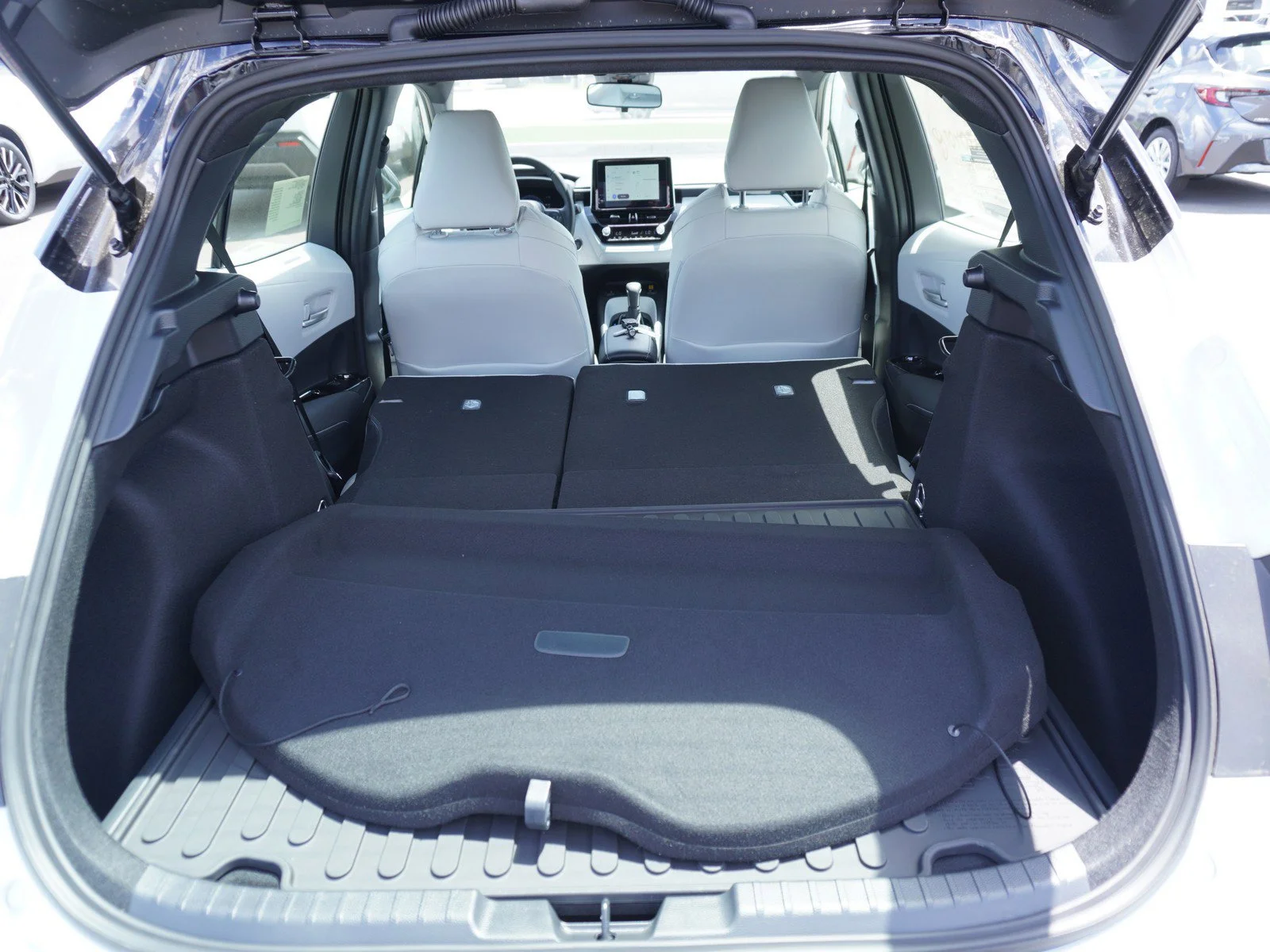 New 2026 Wind Chill Pearl/Midnight Black Metallic Toyota XSE image 11