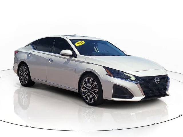 Used 2024 White Nissan 2.5 SL image 3