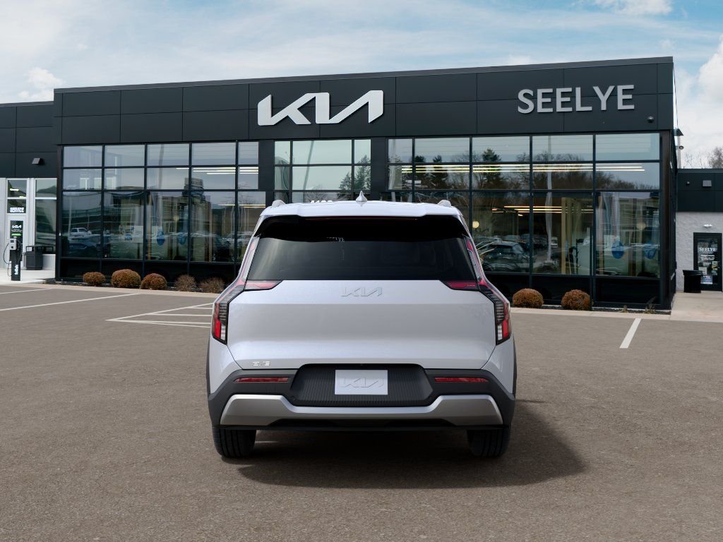 New 2026 White Kia Wind image 5