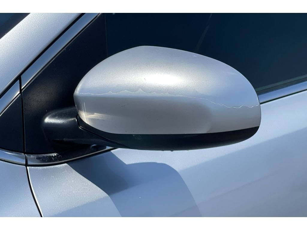 Used 2021 Sparkling Silver Kia LX image 12