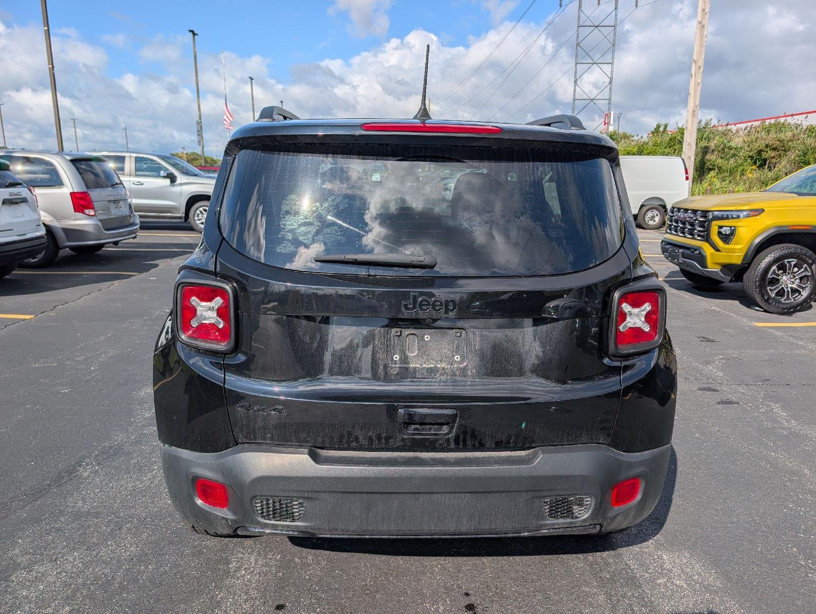 Used 2022 Black Clearcoat Jeep Altitude image 6