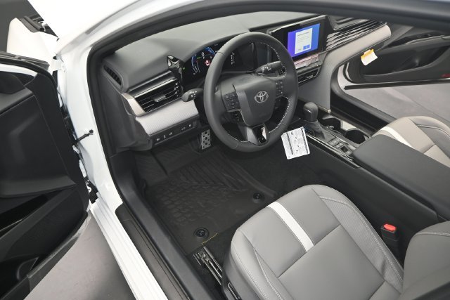 New 2027 Ice Cap Toyota SE image 4