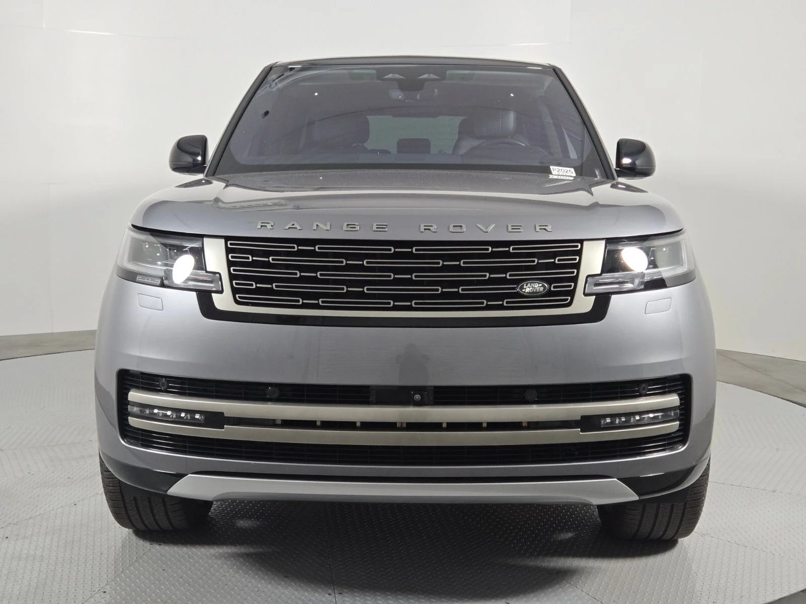 Used 2023 Eiger Gray Metallic Land Rover SE image 8