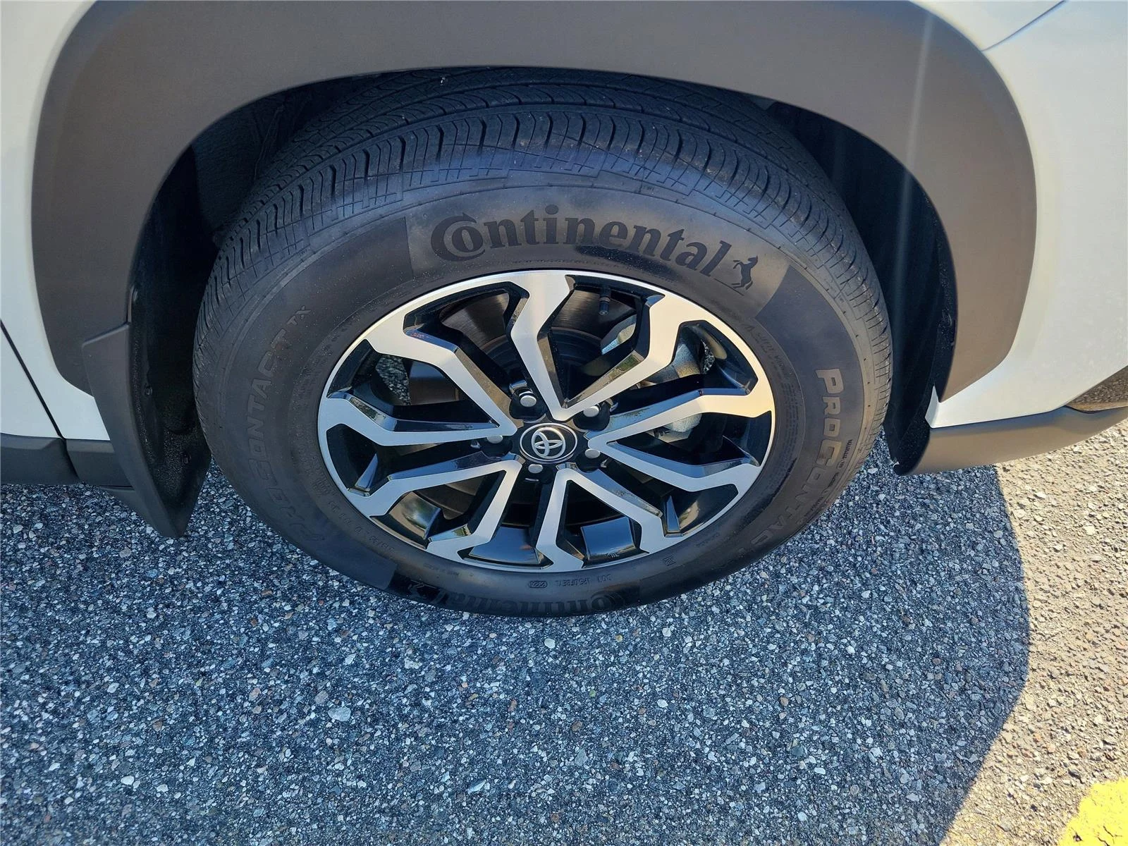 Used 2024 Wind Chill Pearl Toyota Hybrid SE image 6