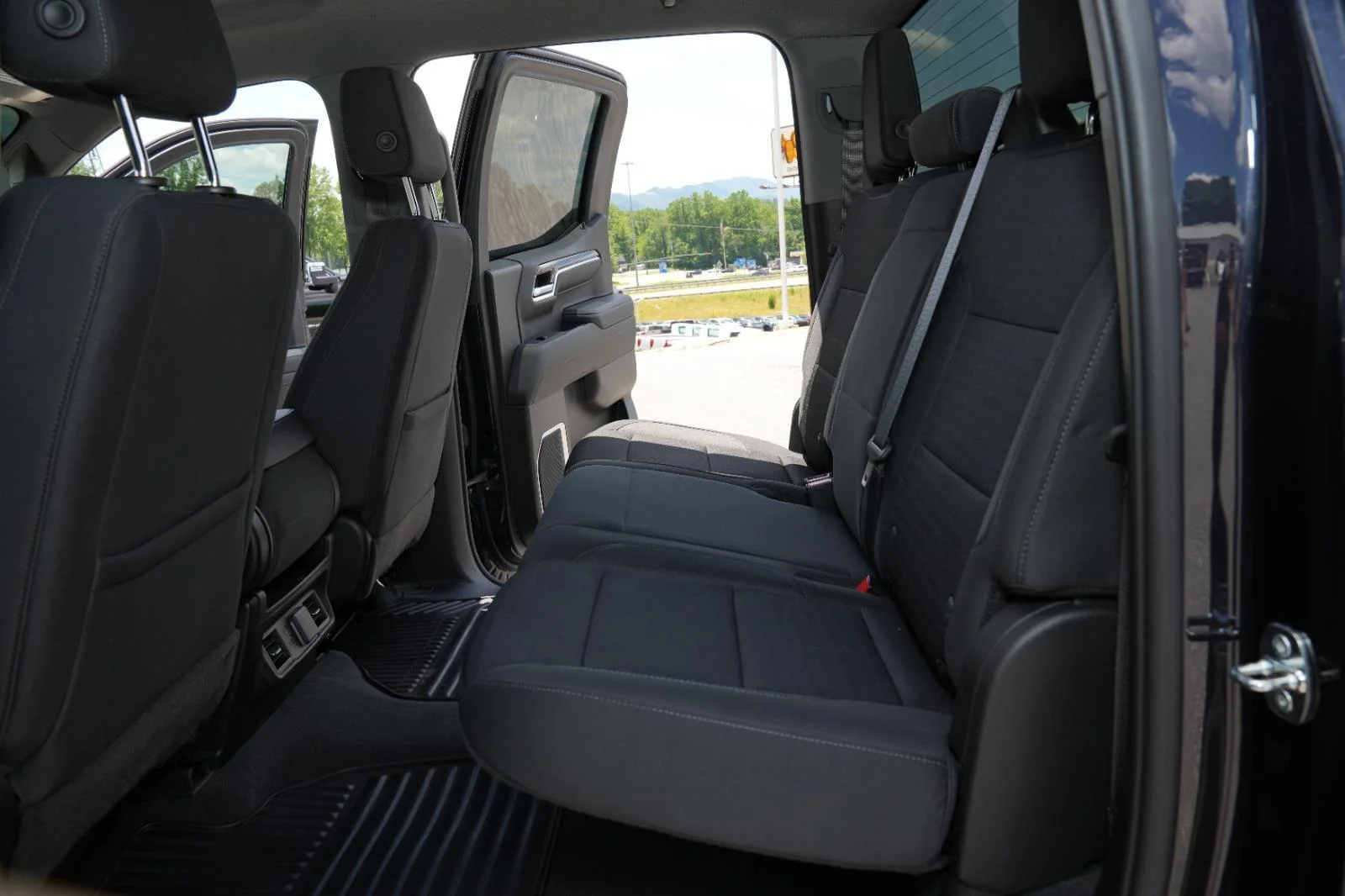 Used 2022 Dark Ash Metallic Chevrolet LT (2FL) image 33