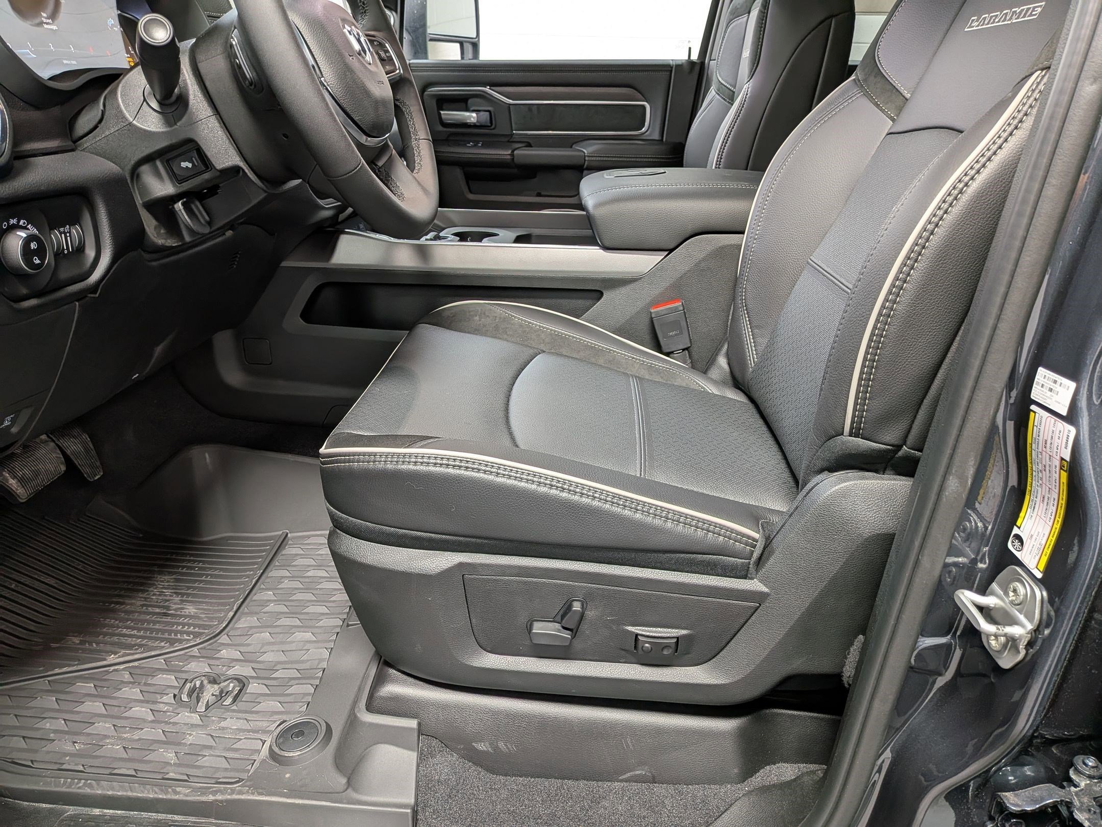 2025 RAM 2500 Laramie - Photo 16