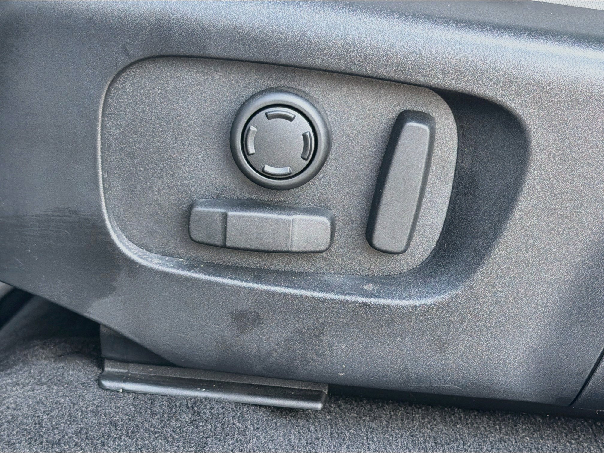 Used 2024 Blue Land Rover Core S image 25