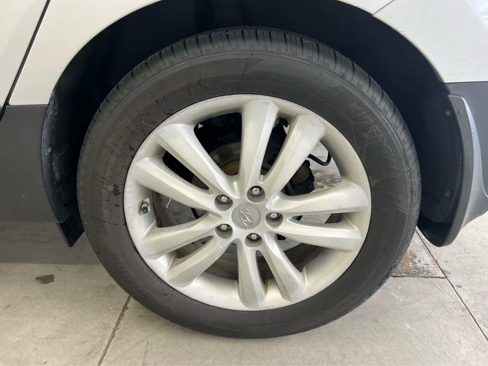 Used 2013 Diamond Silver Hyundai Limited image 10