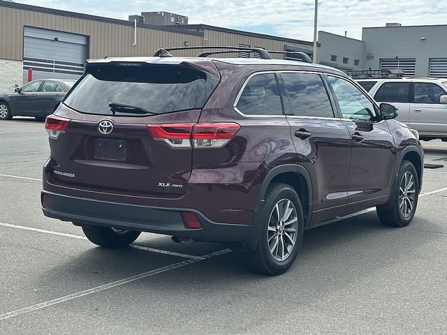 Used 2018 Red Toyota XLE image 4