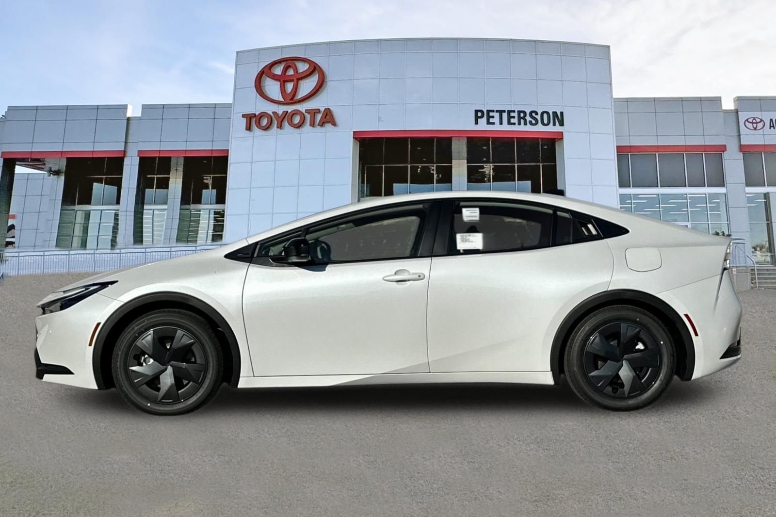 2026 Toyota Prius Plug-in Hybrid SE - Photo 7