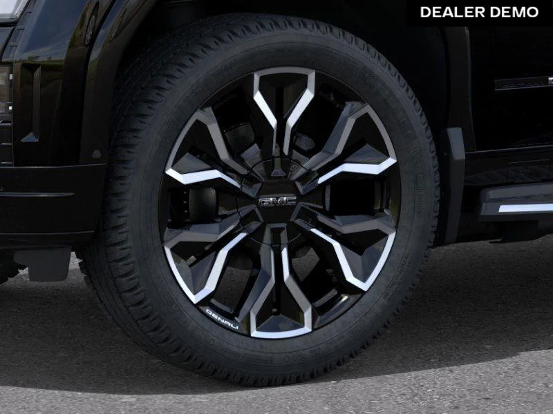 Used 2025  GMC Denali image 9