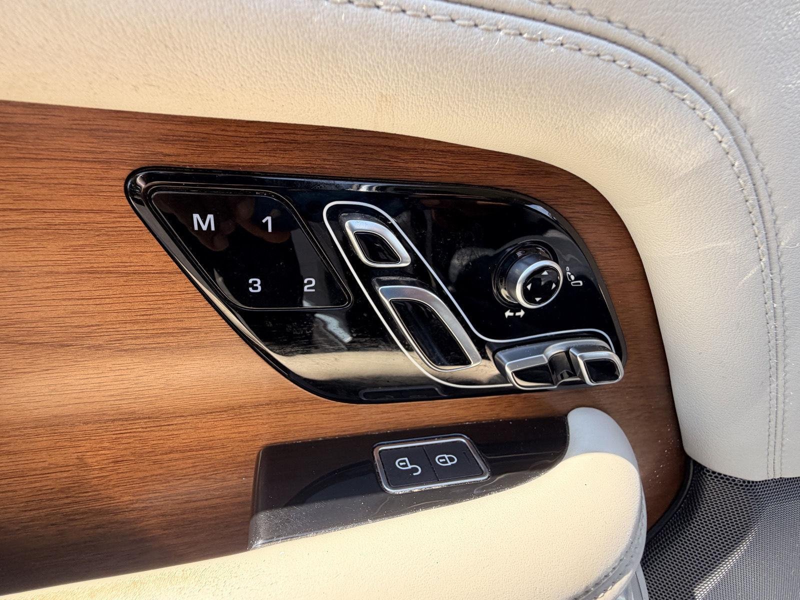 Used 2019 Byron Blue Metallic Land Rover HSE image 5