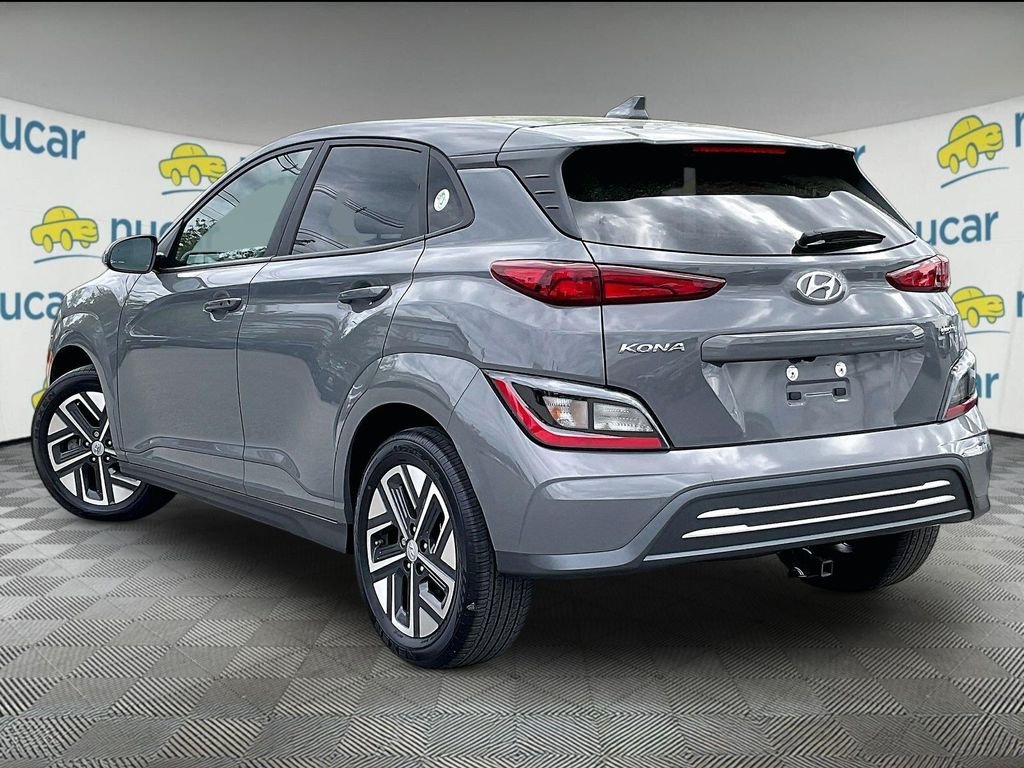 Used 2023 Gray Hyundai SE image 4
