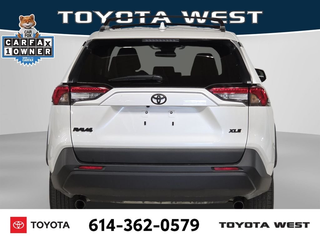 Used 2025 Beige Toyota XLE Premium image 9