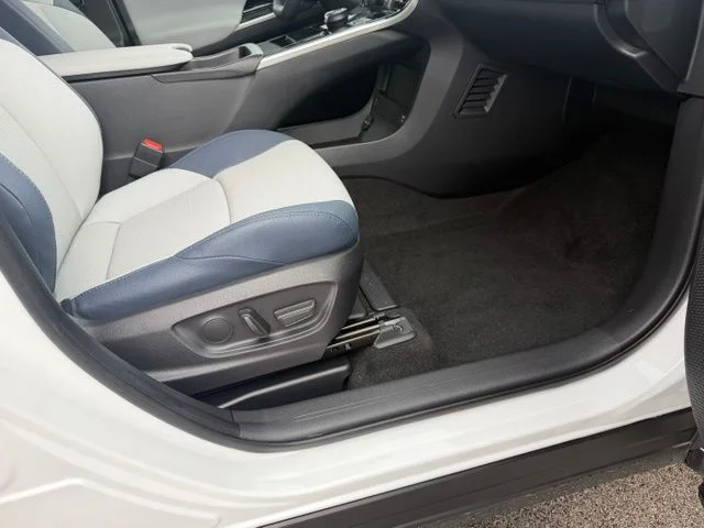 Used 2025 White Subaru Limited image 27