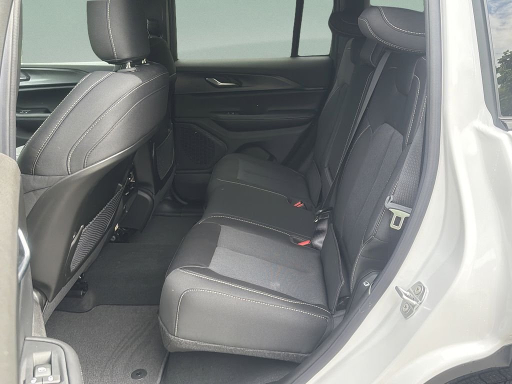 New 2026 White/off-white Jeep Laredo X image 23
