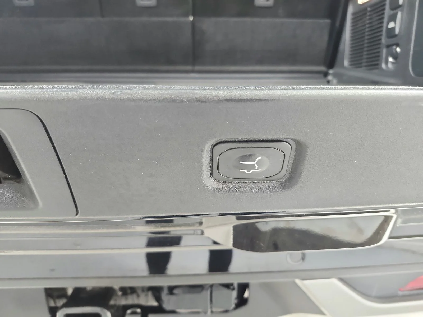 Used 2025 Agate Black Metallic Ford Platinum image 49
