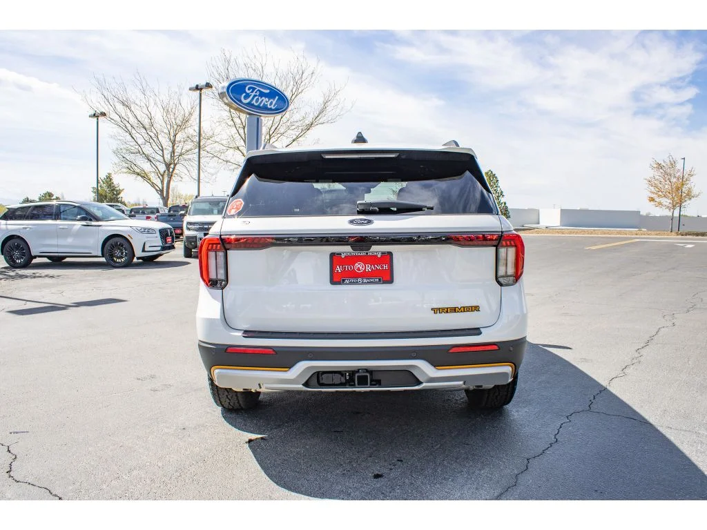 New 2026 STAR WHITE METALLIC Ford Tremor image 6