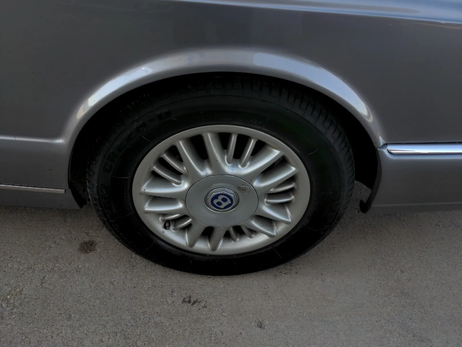 Used 2002 Silver Bentley  image 33