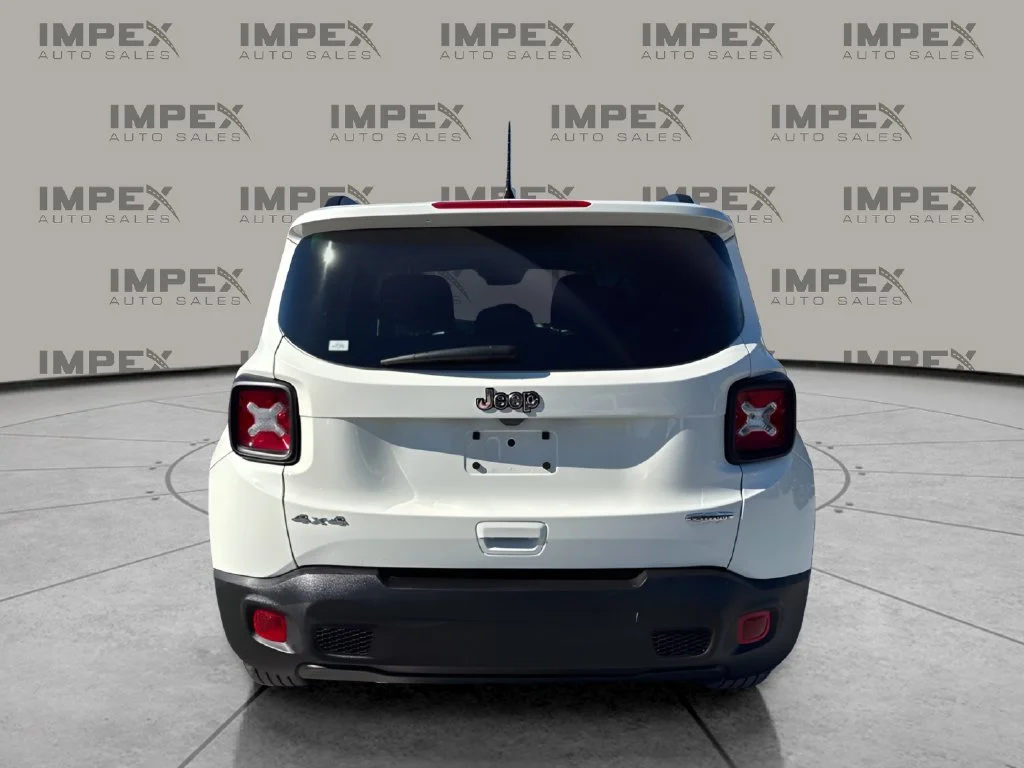 Used 2022 White Jeep Latitude image 4