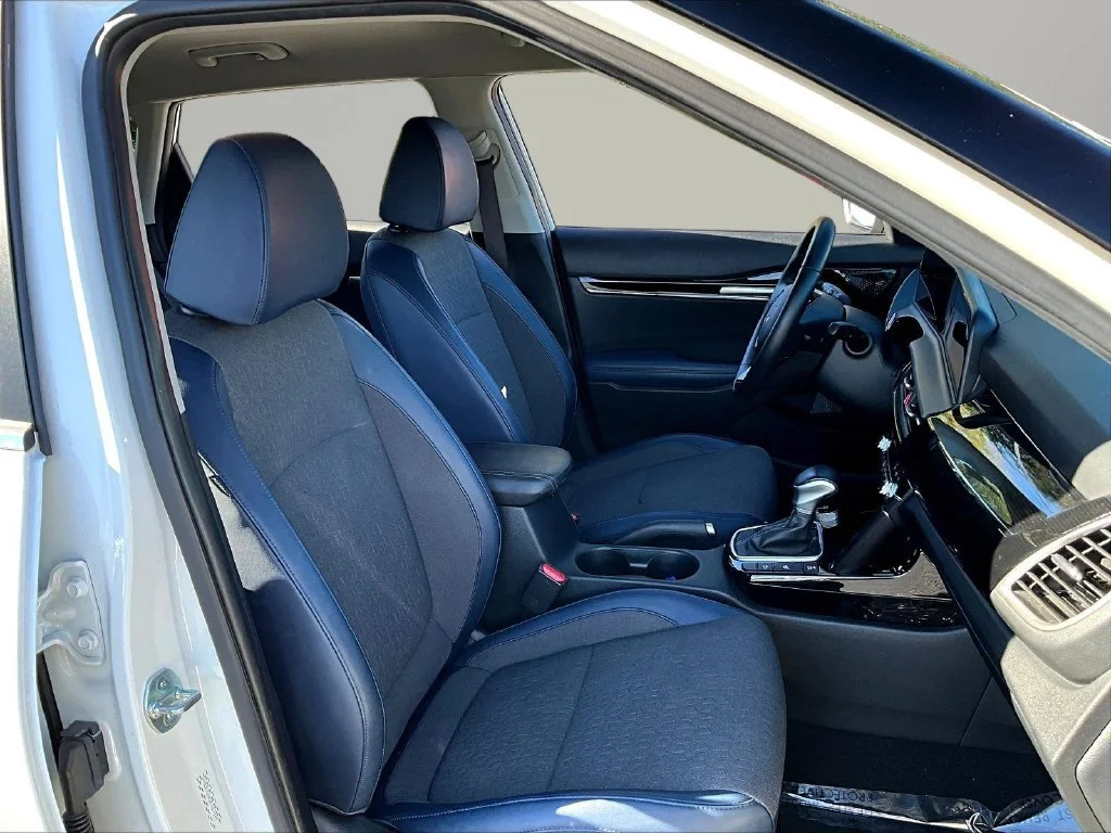 Used 2024 Snow White Pearl Kia S image 29