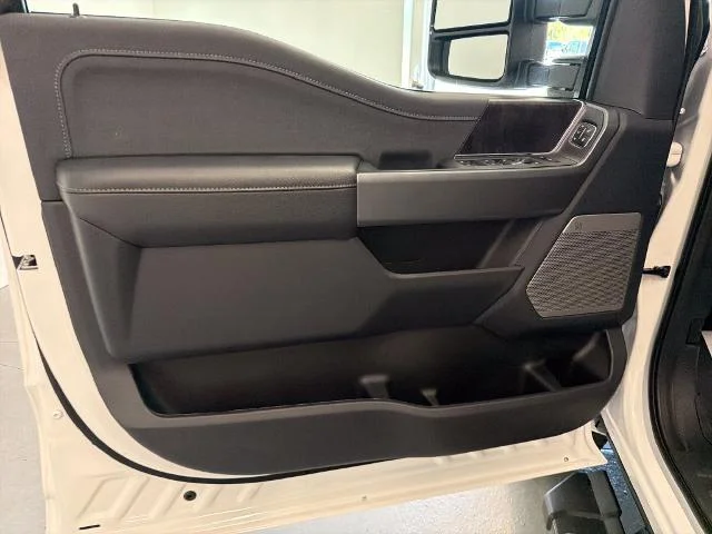 New 2027 Star White Metallic Tri-Coat Ford F-250® Lariat® image 29