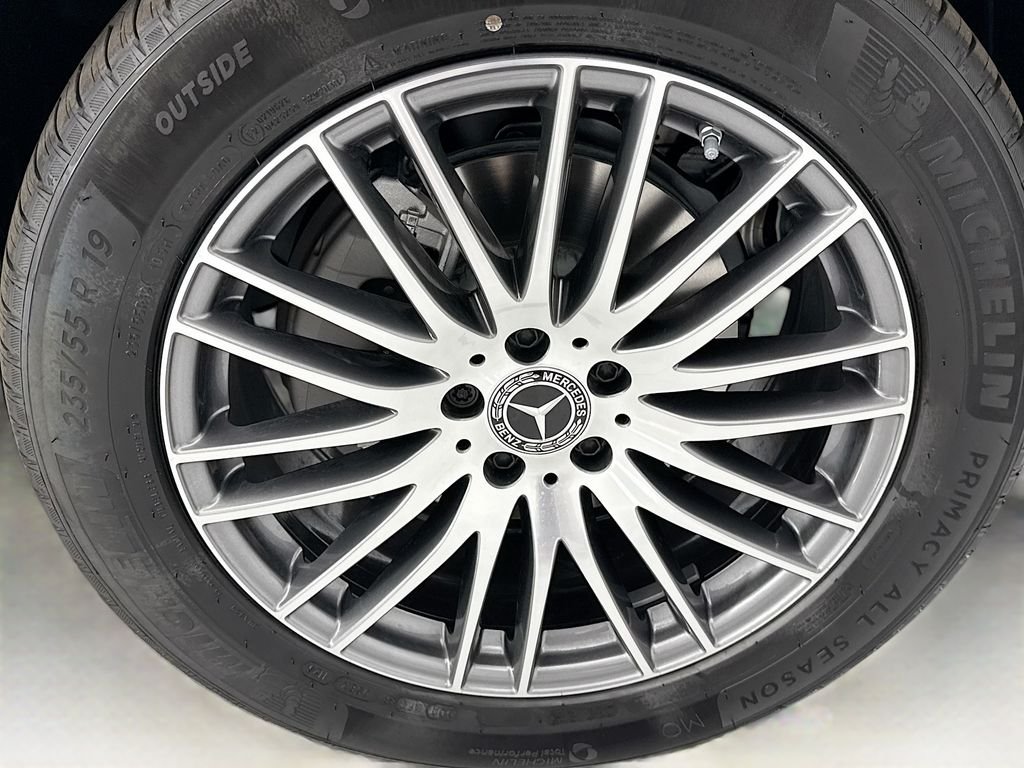 New 2026 Black Mercedes-Benz GLC 300 image 31
