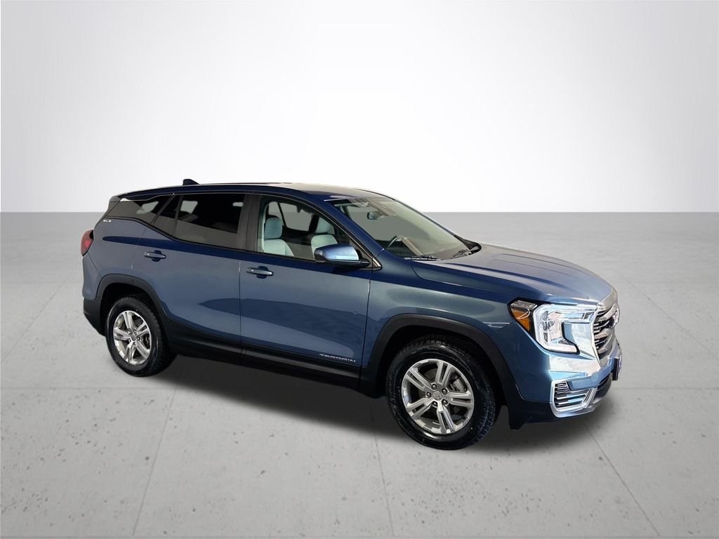 Used 2024 Downpour Metallic GMC SLE image 4