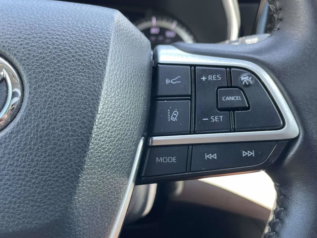 Used 2024 Black Toyota XLE image 31