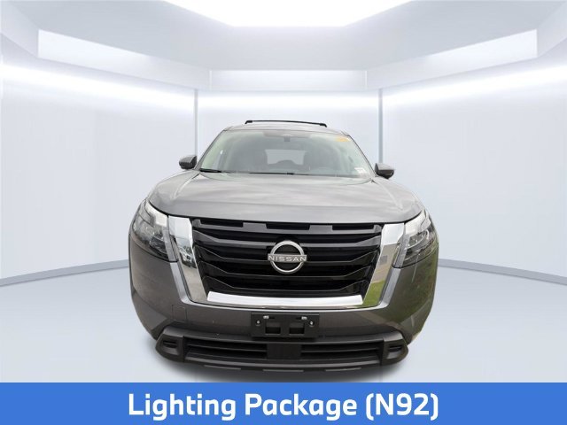 Used 2024 Gray Nissan SV image 2